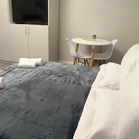 Arni's Πανσιόν Τίρανα