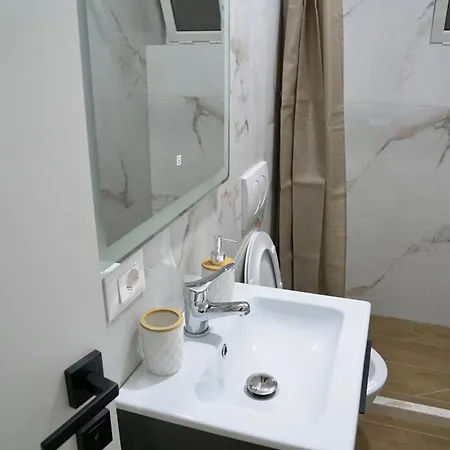 Πανσιόν Arni's